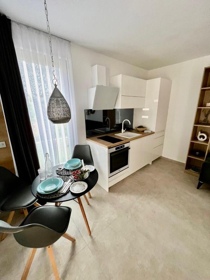 Apartmani Cube A เมดูลิน ภายนอก รูปภาพ